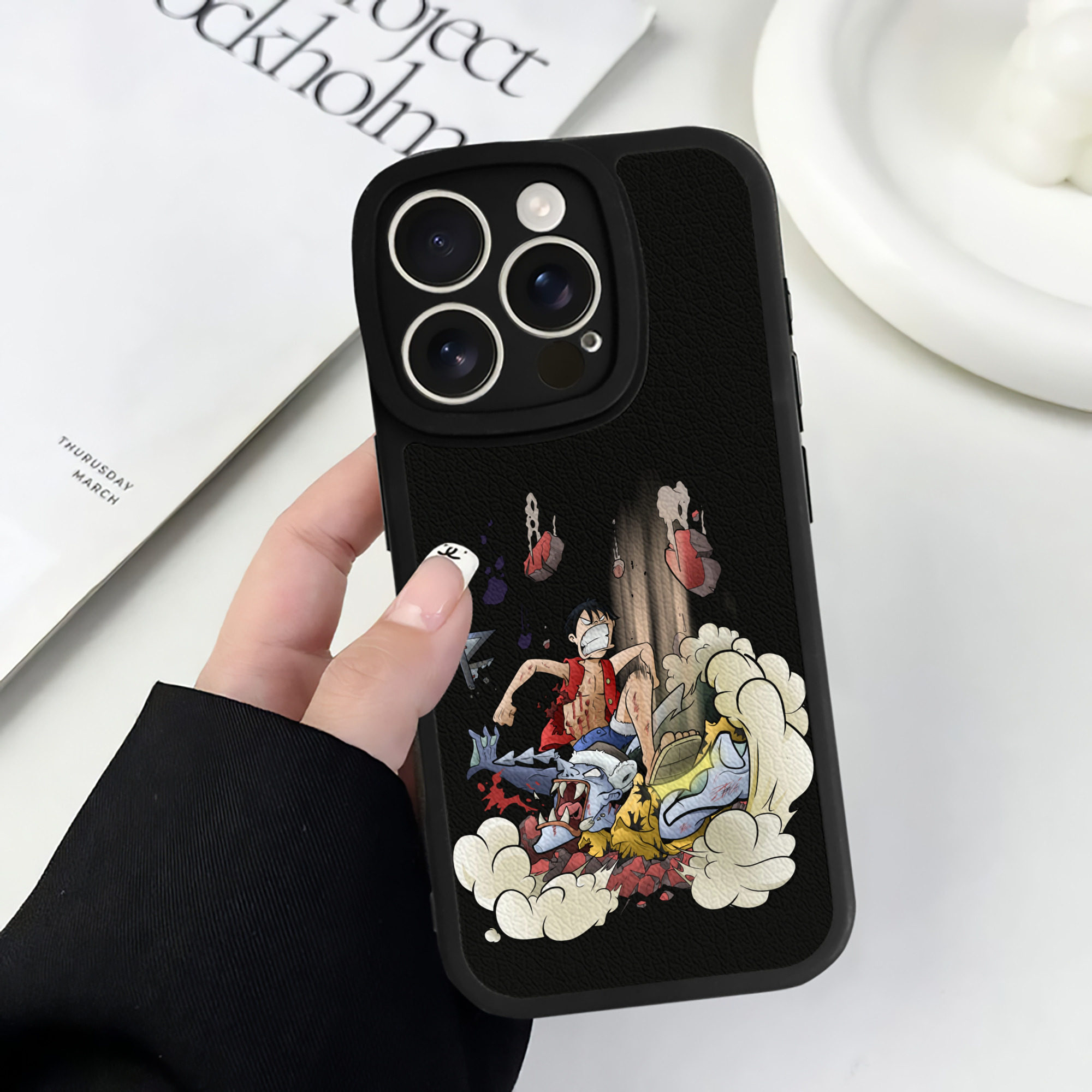 （画像用） ワンピース モンキー・D・ルフィ ONE PIECE Monkey D. Luffy 【iPhone 16シリーズ対応】シリコンスマホケース（レザー調） 材質：シリコン